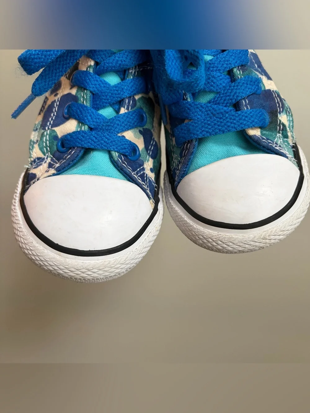 Converse Chuck Taylor high tops size 8C